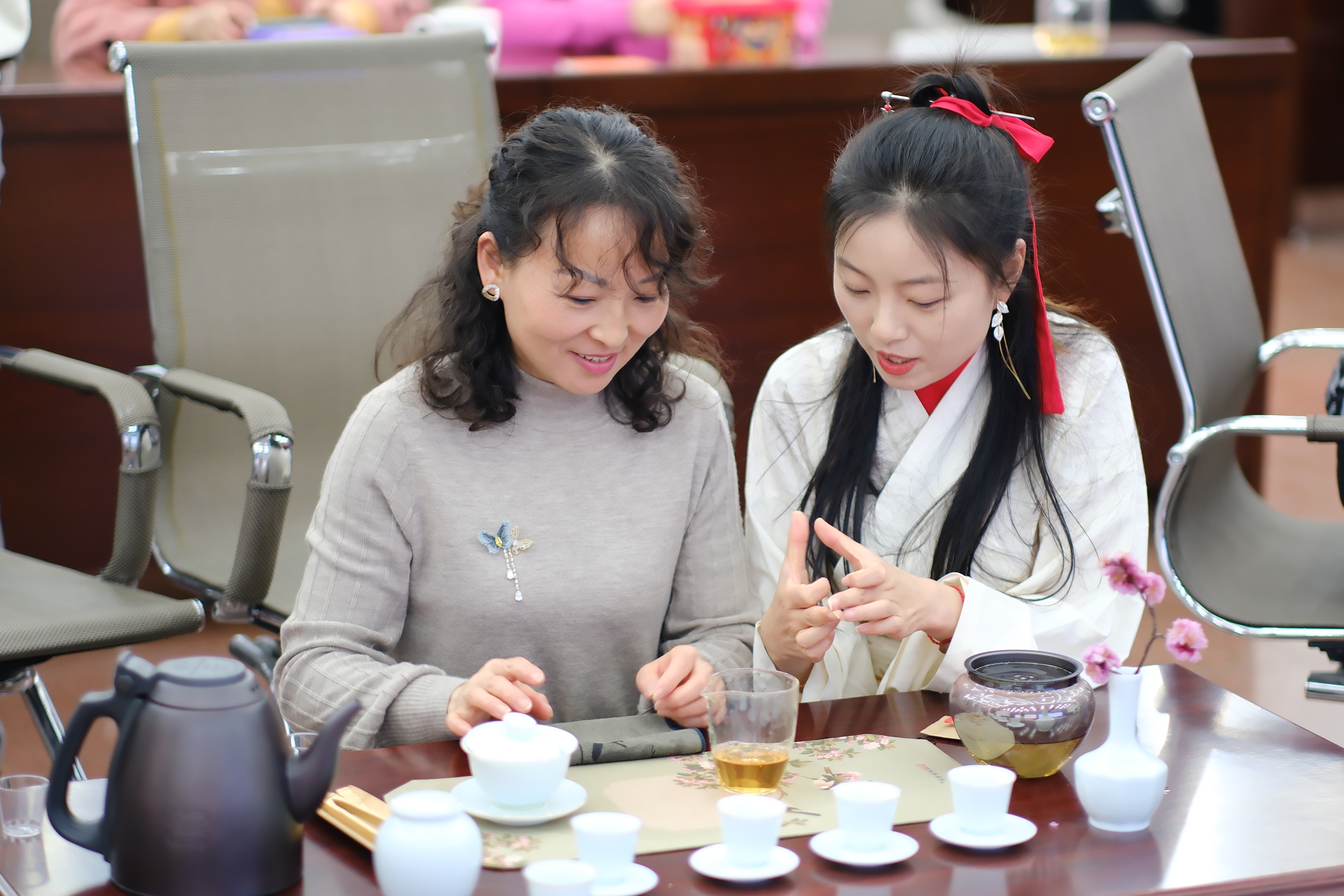 1678343920631053555.jpg 石泉水电厂女工课堂古韵茶香话健康+大唐石泉水力发电厂 (4).jpg