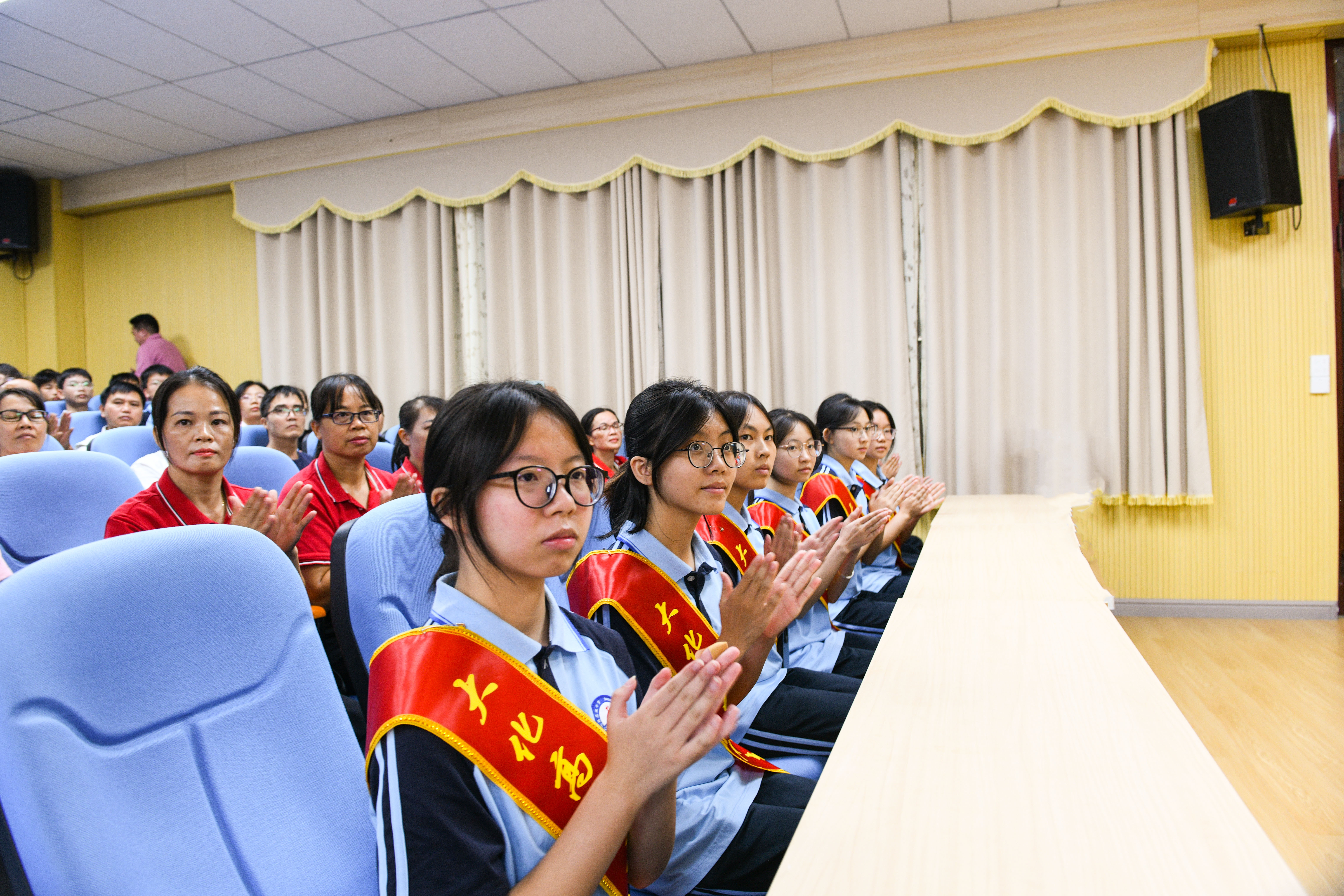 2、2024色情动漫
筑梦“三金”发放现场--李阳摄.jpg